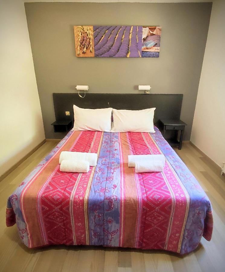 Hotel Restaurant Gite Les Lavandins Saint-Christol  ภายนอก รูปภาพ